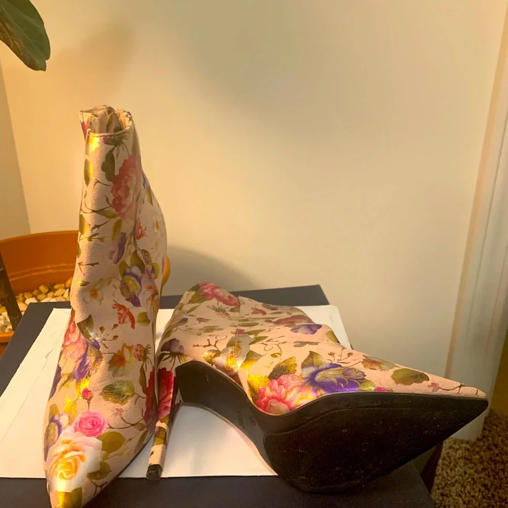 Rouge size 8.5 blush booties featuring floral patterns. - Picture 3 of 7